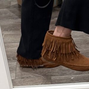 Mudd Women's Brown Fringe Ankle Moccasin Booties